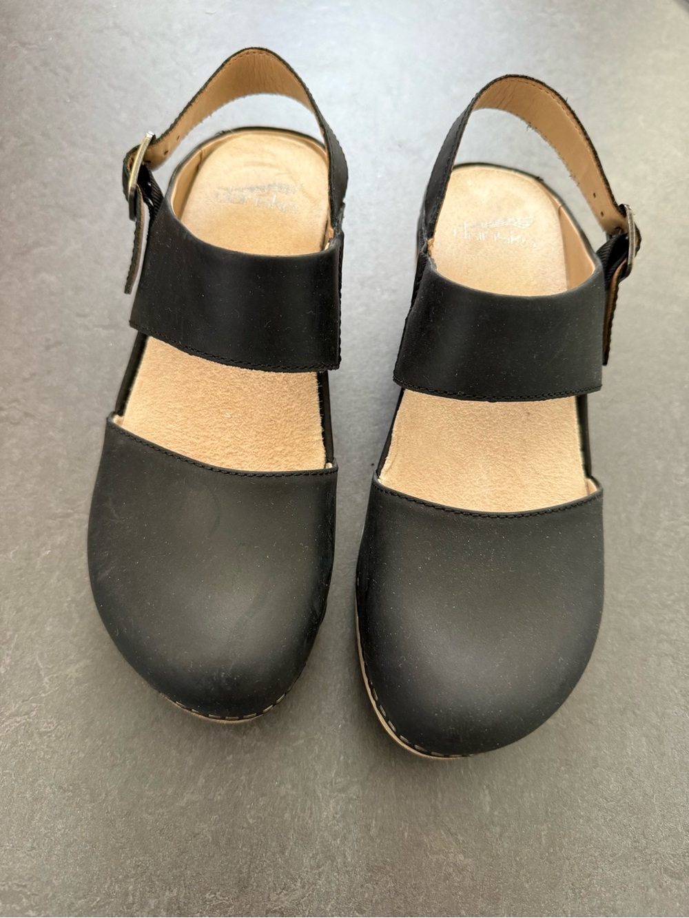 Almost New Dansko Lucia Slingback Clog. Women’s Size 6.5-7 Black Oiled Leather